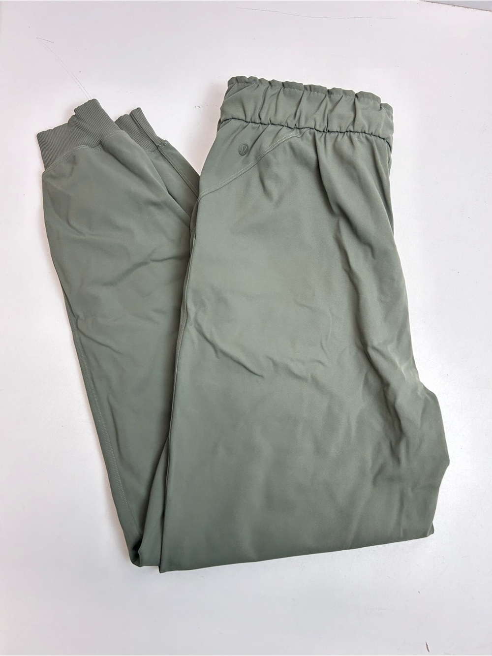 Lululemon On The Fly High Rise Jogger - Olive Green - Size 8 - GUC